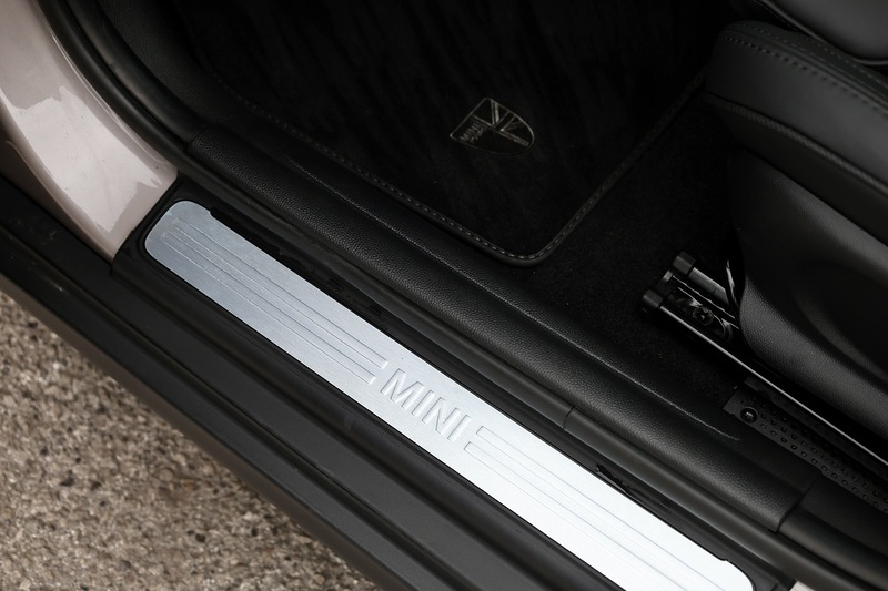 MINI Cooper Exclusive Auto 1 Lady Owner + MINI Warranty + Premium Plus Pack + Pano Roof Image 33