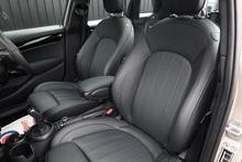 MINI Cooper Exclusive Auto 1 Lady Owner + MINI Warranty + Premium Plus Pack + Pano Roof - Thumb 23