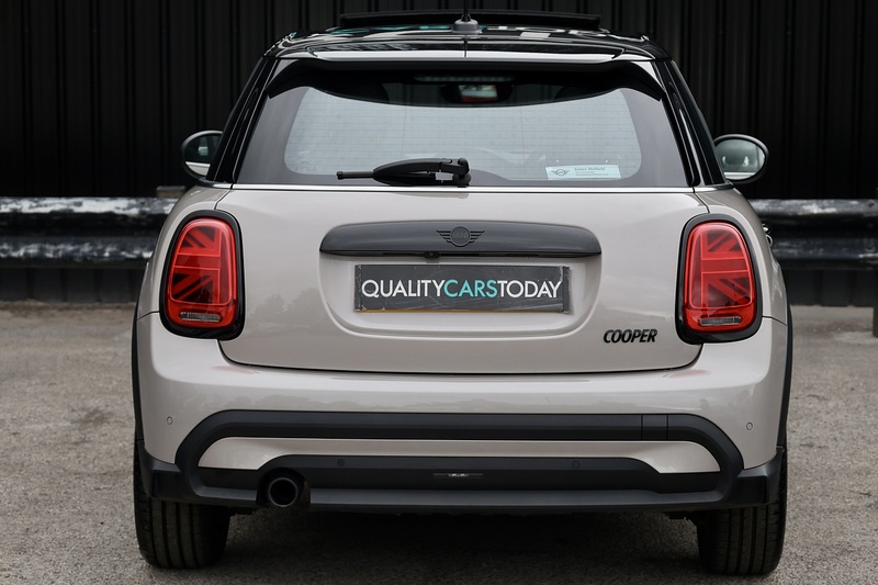 MINI Cooper Exclusive Auto 1 Lady Owner + MINI Warranty + Premium Plus Pack + Pano Roof Image 4