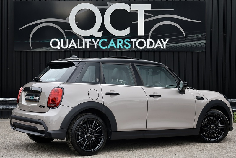 MINI Cooper Exclusive Auto 1 Lady Owner + MINI Warranty + Premium Plus Pack + Pano Roof Image 9