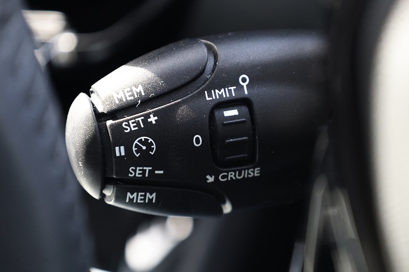 Peugeot 2008 Allure Premium 1 Former Keeper + Full Peugeot Main Dealer Image 18