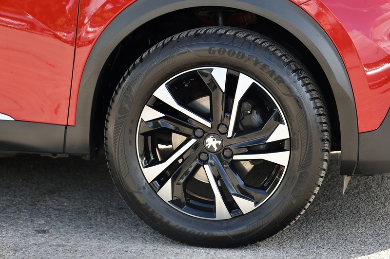 Peugeot 2008 Allure Premium 1 Former Keeper + Full Peugeot Main Dealer Image 38