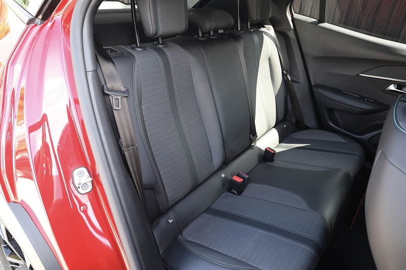 Peugeot 2008 Allure Premium 1 Former Keeper + Full Peugeot Main Dealer Image 13