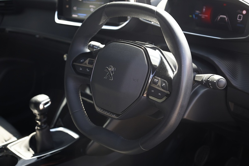 Peugeot 2008 Allure Premium 1 Former Keeper + Full Peugeot Main Dealer Image 26
