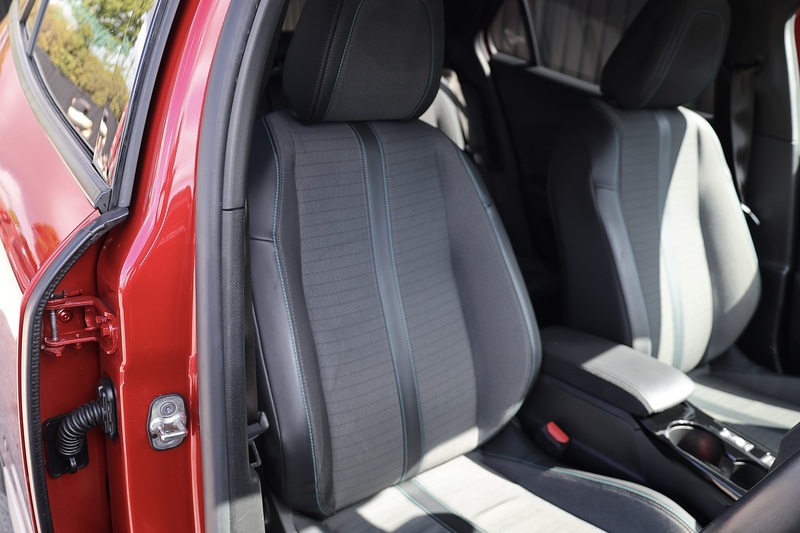 Peugeot 2008 Allure Premium 1 Former Keeper + Full Peugeot Main Dealer Image 27