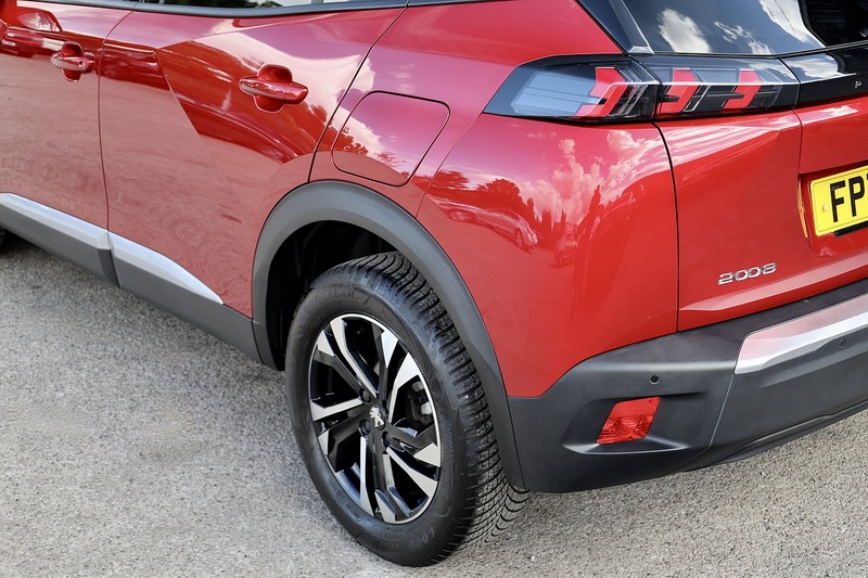 Peugeot 2008 Allure Premium 1 Former Keeper + Full Peugeot Main Dealer Image 37