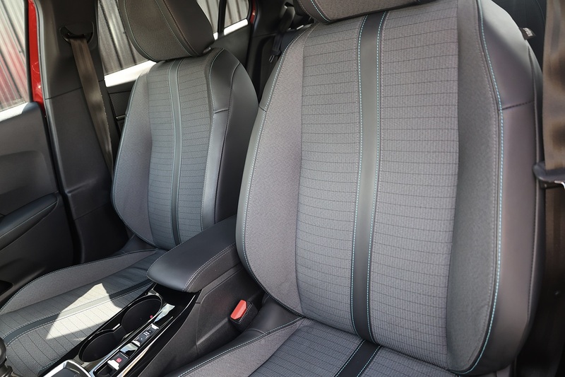 Peugeot 2008 Allure Premium 1 Former Keeper + Full Peugeot Main Dealer Image 9