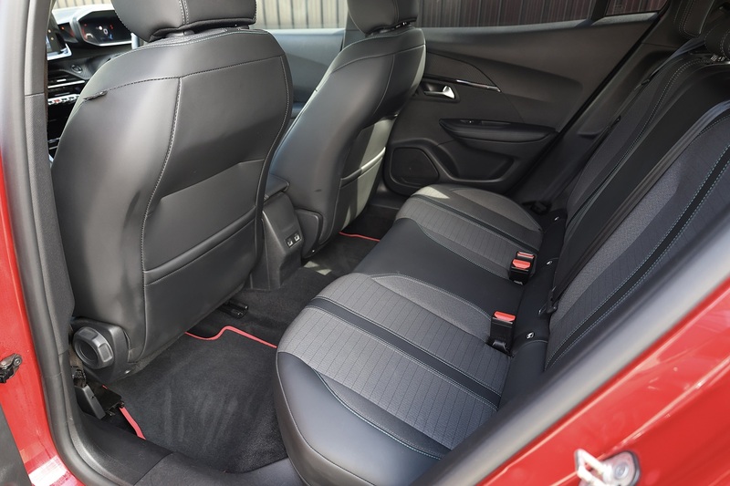 Peugeot 2008 Allure Premium 1 Former Keeper + Full Peugeot Main Dealer Image 10