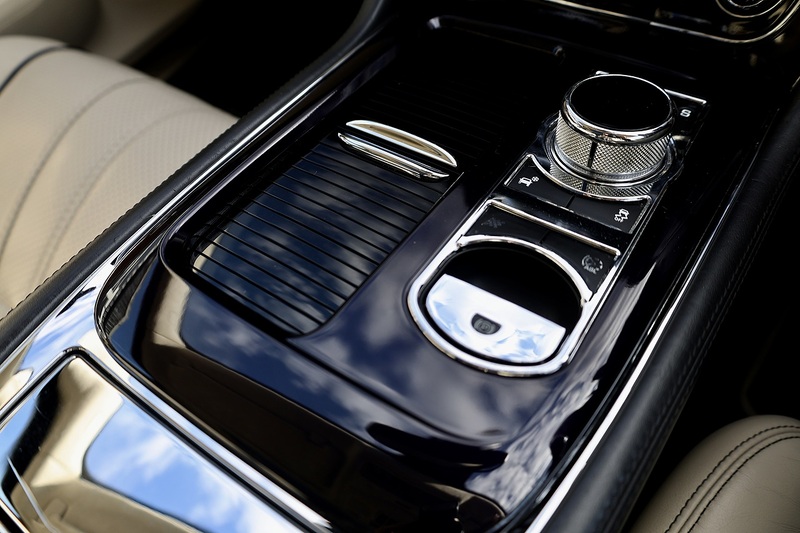 Jaguar XJL Portfolio Rare Spec + Exceptional Condition + Significant Recent Expenditure Image 33