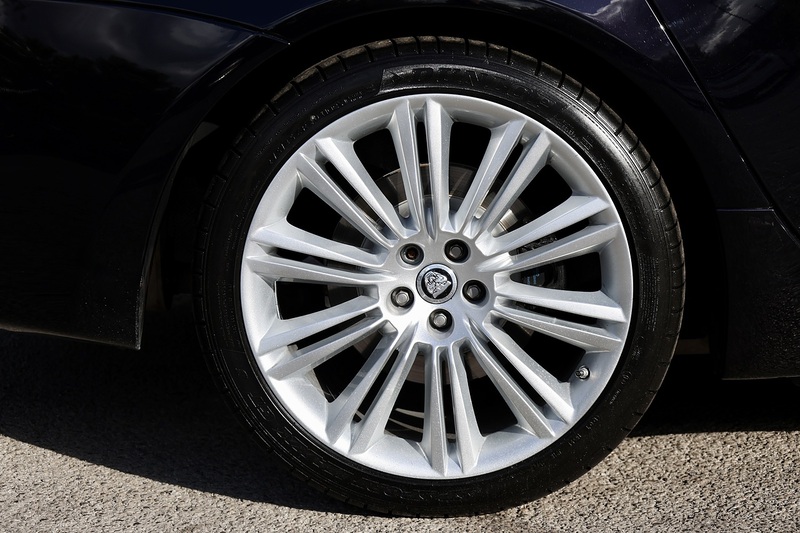 Jaguar XJL Portfolio Rare Spec + Exceptional Condition + Significant Recent Expenditure Image 46