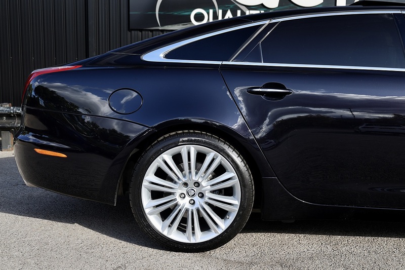 Jaguar XJL Portfolio Rare Spec + Exceptional Condition + Significant Recent Expenditure Image 17