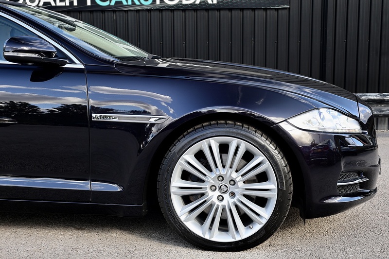 Jaguar XJL Portfolio Rare Spec + Exceptional Condition + Significant Recent Expenditure Image 18