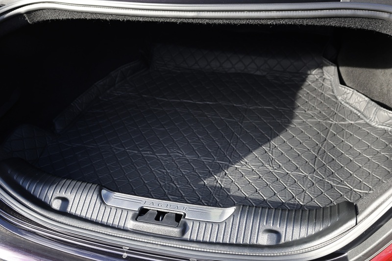 Jaguar XJL Portfolio Rare Spec + Exceptional Condition + Significant Recent Expenditure Image 36