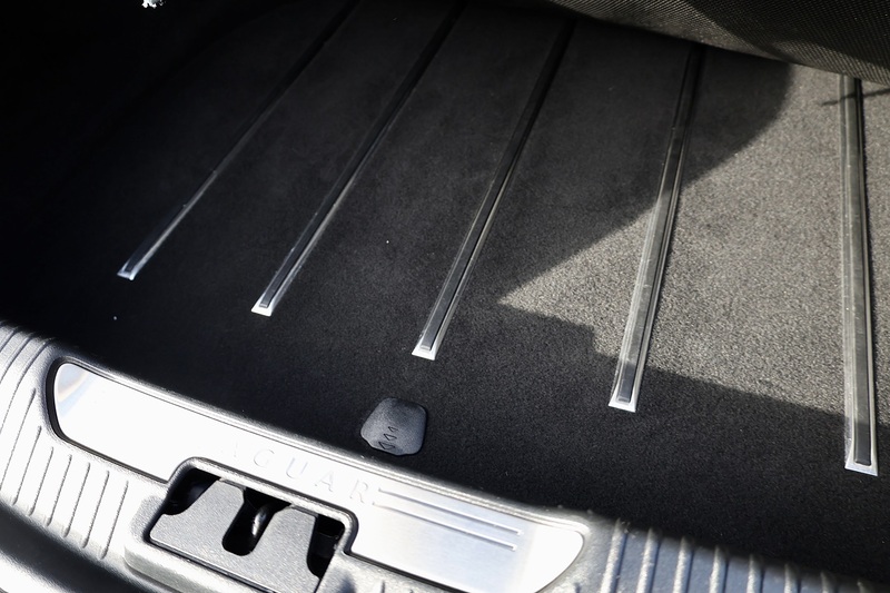 Jaguar XJL Portfolio Rare Spec + Exceptional Condition + Significant Recent Expenditure Image 38