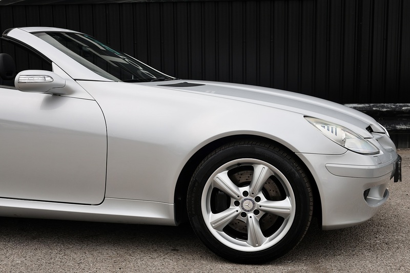 Mercedes-Benz SLK 350 2 Former Keepers + 15 Services + Air Scarf + COMAND + Heated / Memory Seats Image 24