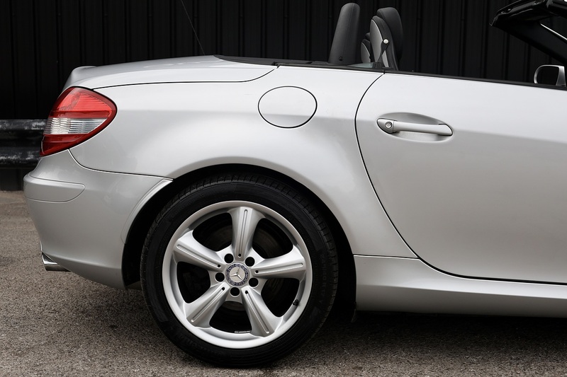 Mercedes-Benz SLK 350 2 Former Keepers + 15 Services + Air Scarf + COMAND + Heated / Memory Seats Image 23
