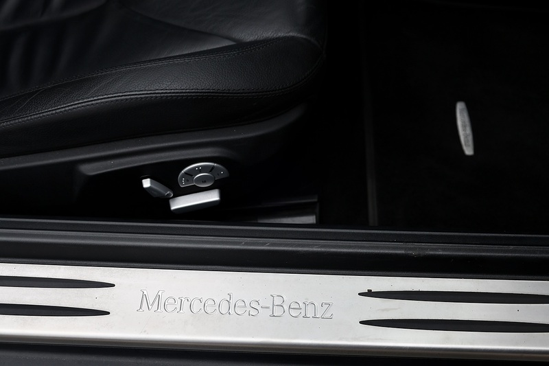 Mercedes-Benz SLK 350 2 Former Keepers + 15 Services + Air Scarf + COMAND + Heated / Memory Seats Image 30