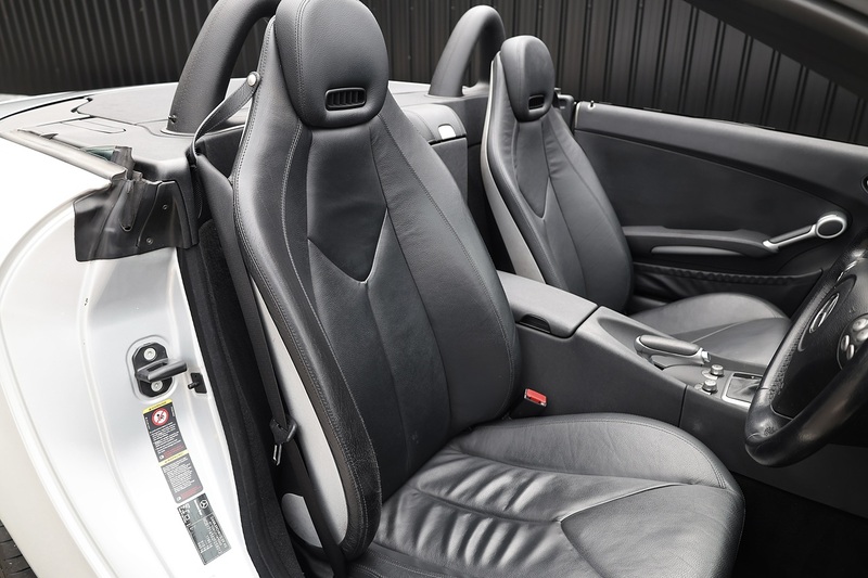 Mercedes-Benz SLK 350 2 Former Keepers + 15 Services + Air Scarf + COMAND + Heated / Memory Seats Image 6