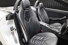 Mercedes-Benz SLK 350 2 Former Keepers + 15 Services + Air Scarf + COMAND + Heated / Memory Seats - Thumb 6
