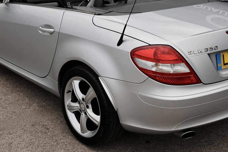 Mercedes-Benz SLK 350 2 Former Keepers + 15 Services + Air Scarf + COMAND + Heated / Memory Seats Image 29