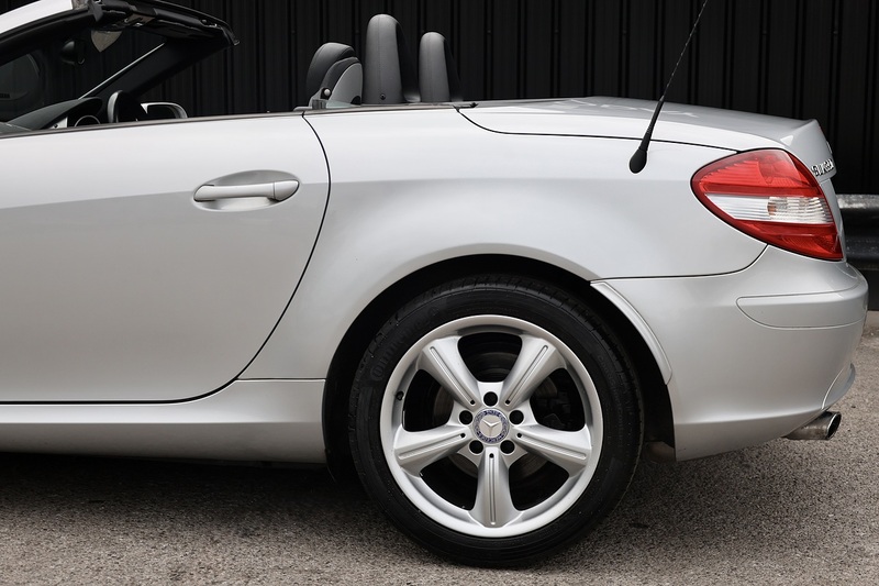 Mercedes-Benz SLK 350 2 Former Keepers + 15 Services + Air Scarf + COMAND + Heated / Memory Seats Image 28