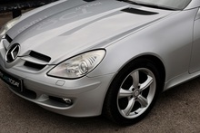 Mercedes-Benz SLK 350 2 Former Keepers + 15 Services + Air Scarf + COMAND + Heated / Memory Seats - Thumb 26