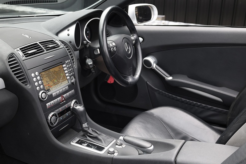 Mercedes-Benz SLK 350 2 Former Keepers + 15 Services + Air Scarf + COMAND + Heated / Memory Seats Image 7
