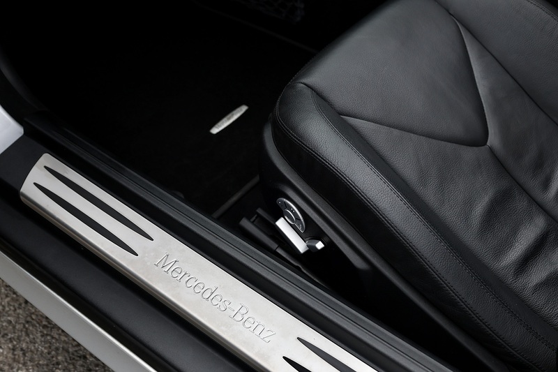 Mercedes-Benz SLK 350 2 Former Keepers + 15 Services + Air Scarf + COMAND + Heated / Memory Seats Image 11