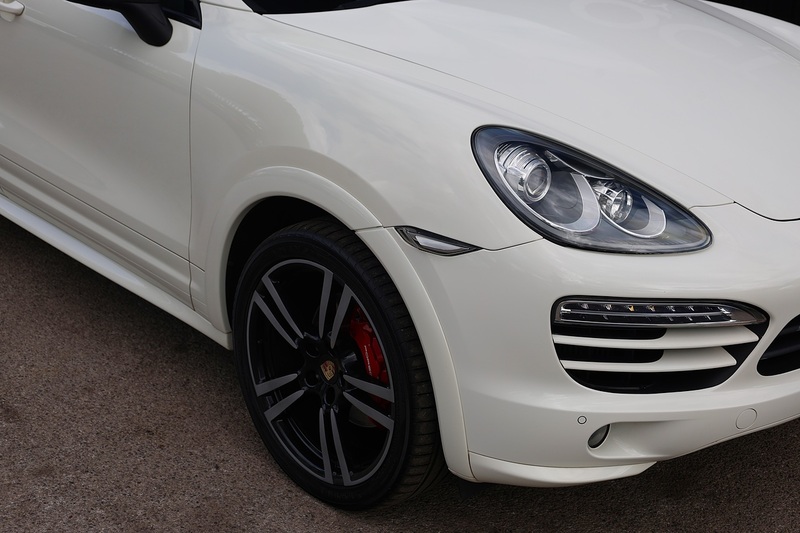 Porsche Cayenne D 2 Former Keepers + Full Porsche Main Dealer + £15k Cost Options Image 20