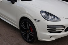 Porsche Cayenne D 2 Former Keepers + Full Porsche Main Dealer + £15k Cost Options - Thumb 20