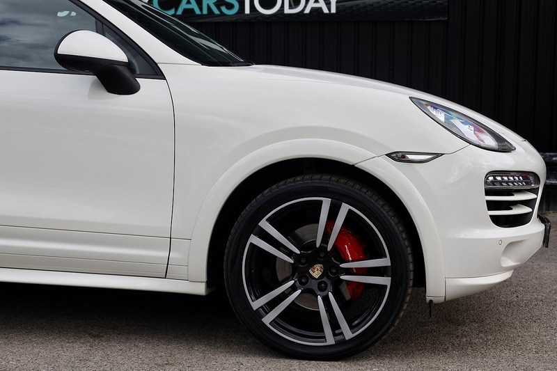 Porsche Cayenne D 2 Former Keepers + Full Porsche Main Dealer + £15k Cost Options Image 19