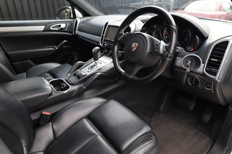 Porsche Cayenne D 2 Former Keepers + Full Porsche Main Dealer + £15k Cost Options Image 6