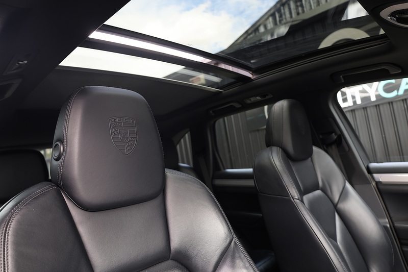 Porsche Cayenne D 2 Former Keepers + Full Porsche Main Dealer + £15k Cost Options Image 7