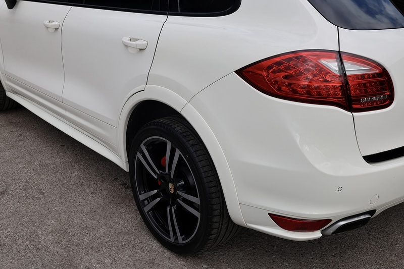 Porsche Cayenne D 2 Former Keepers + Full Porsche Main Dealer + £15k Cost Options Image 34