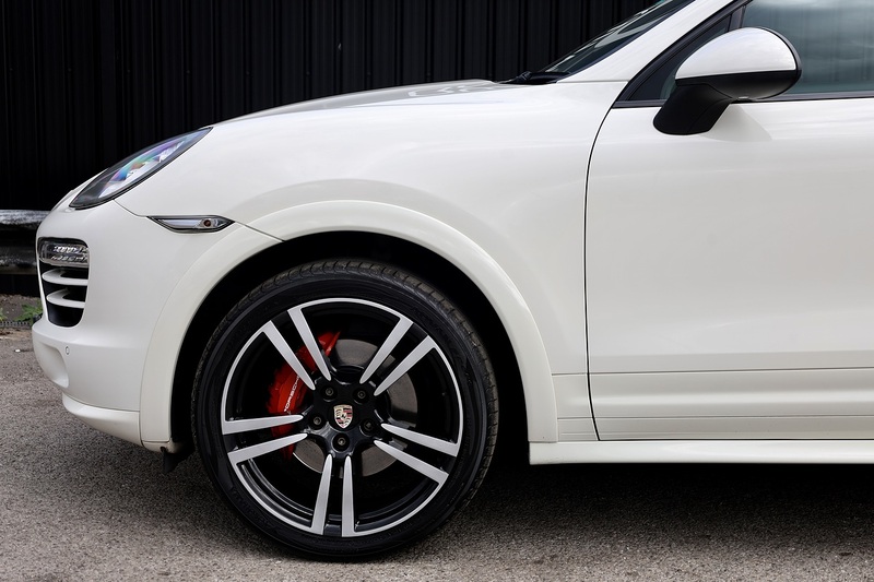 Porsche Cayenne D 2 Former Keepers + Full Porsche Main Dealer + £15k Cost Options Image 32