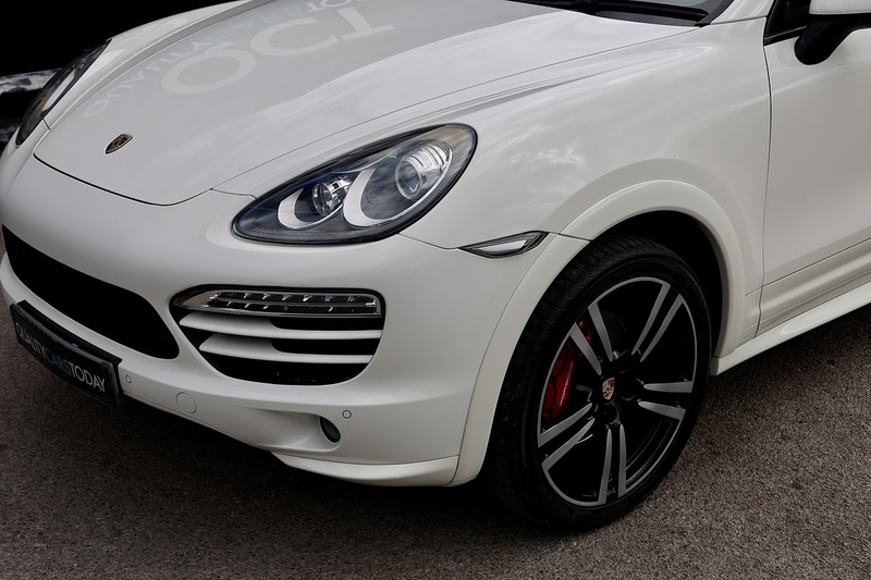 Porsche Cayenne D 2 Former Keepers + Full Porsche Main Dealer + £15k Cost Options Image 31