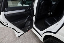 Porsche Cayenne D 2 Former Keepers + Full Porsche Main Dealer + £15k Cost Options - Thumb 27