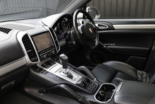 Porsche Cayenne D 2 Former Keepers + Full Porsche Main Dealer + £15k Cost Options - Thumb 12