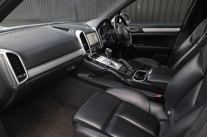 Porsche Cayenne D 2 Former Keepers + Full Porsche Main Dealer + £15k Cost Options Image 2