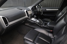 Porsche Cayenne D 2 Former Keepers + Full Porsche Main Dealer + £15k Cost Options - Thumb 2