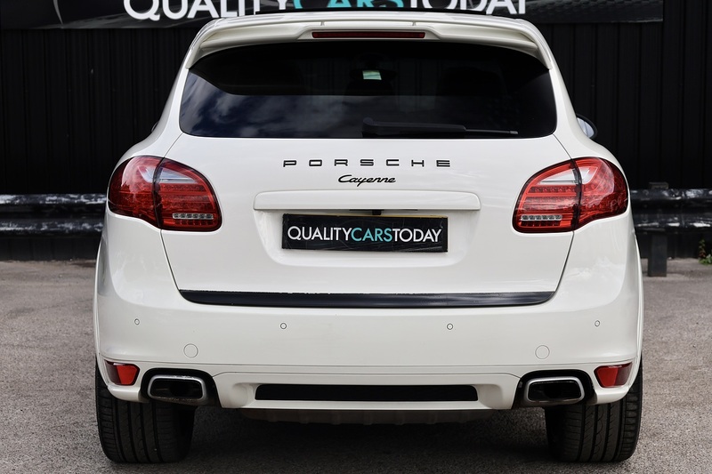 Porsche Cayenne D 2 Former Keepers + Full Porsche Main Dealer + £15k Cost Options Image 4