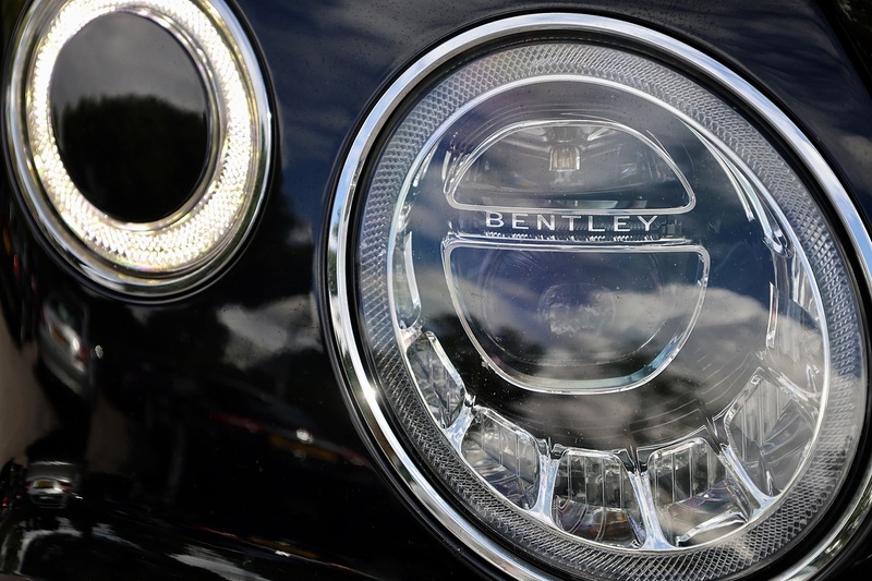 Bentley Bentayga W12 Full Bentley Main Dealer + All Terrain / Touring Spec + Rear Screens Image 8