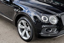 Bentley Bentayga W12 Full Bentley Main Dealer + All Terrain / Touring Spec + Rear Screens - Thumb 18