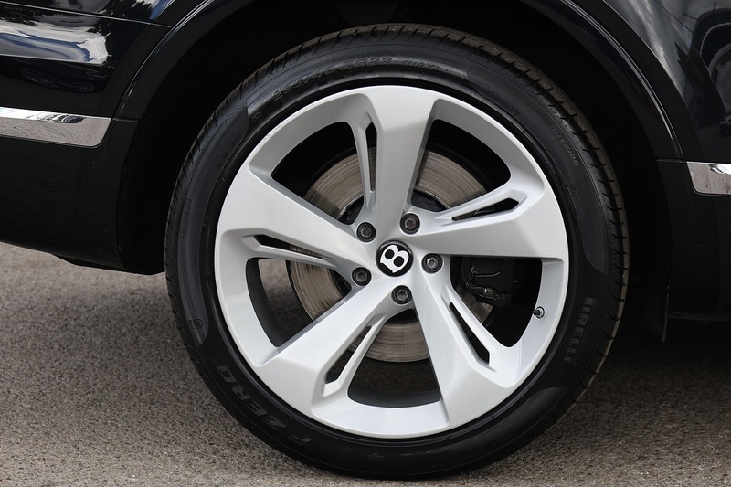Bentley Bentayga W12 Full Bentley Main Dealer + All Terrain / Touring Spec + Rear Screens Image 20