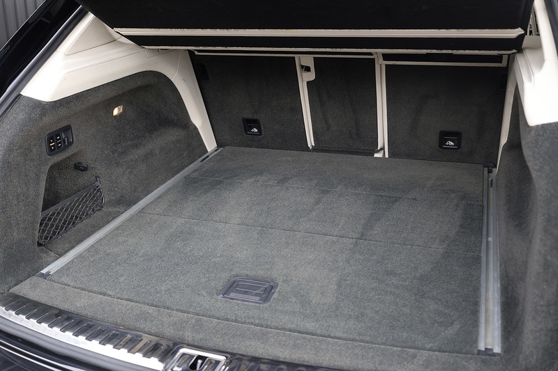 Bentley Bentayga W12 Full Bentley Main Dealer + All Terrain / Touring Spec + Rear Screens Image 22