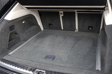 Bentley Bentayga W12 Full Bentley Main Dealer + All Terrain / Touring Spec + Rear Screens - Thumb 22