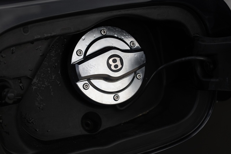 Bentley Bentayga W12 Full Bentley Main Dealer + All Terrain / Touring Spec + Rear Screens Image 25