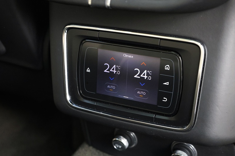 Bentley Bentayga W12 Full Bentley Main Dealer + All Terrain / Touring Spec + Rear Screens Image 26