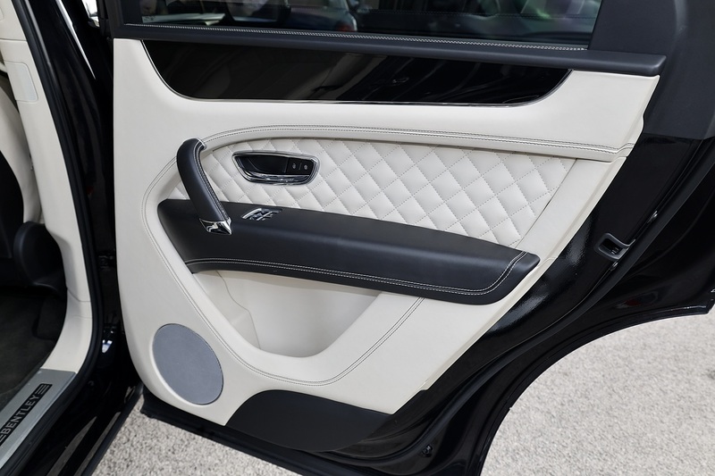 Bentley Bentayga W12 Full Bentley Main Dealer + All Terrain / Touring Spec + Rear Screens Image 31