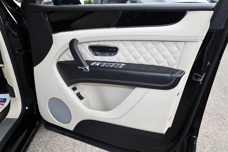 Bentley Bentayga W12 Full Bentley Main Dealer + All Terrain / Touring Spec + Rear Screens Image 33